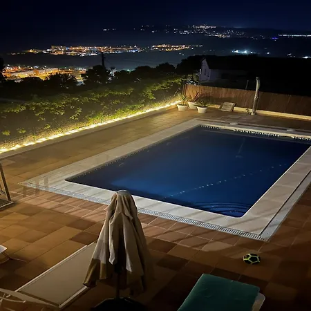 Townhouse With Waterfront Views Near Holiday home